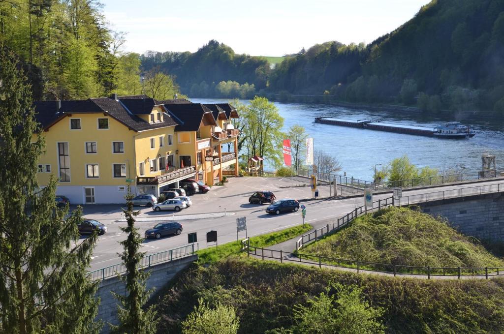 Gasthof Zur Donaubruecke Ardagger Markt Eksteriør billede